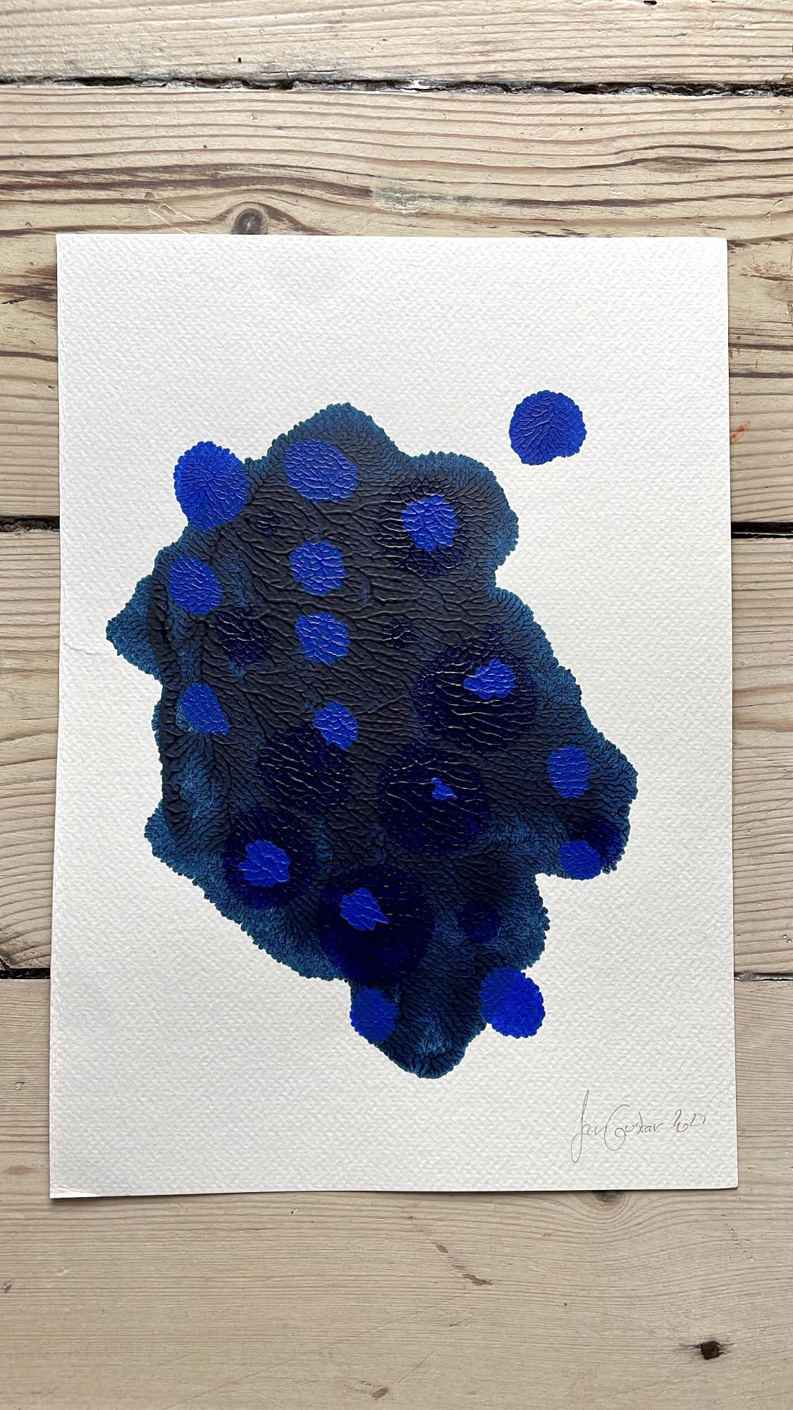 A4 / Blue dots