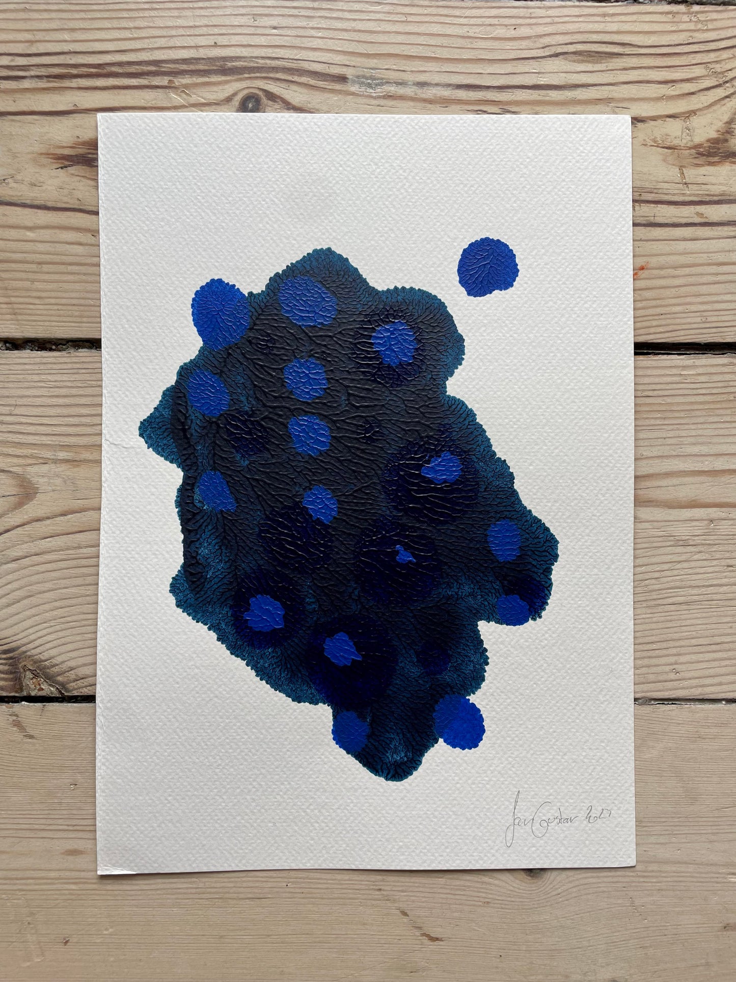 A4 / Blue dots